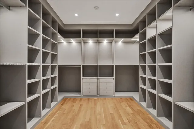 $10,490,000 | Golden Beach, Golden Beach, FL 33160