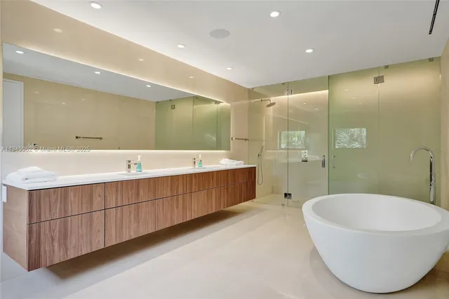 $10,490,000 | Golden Beach, Golden Beach, FL 33160