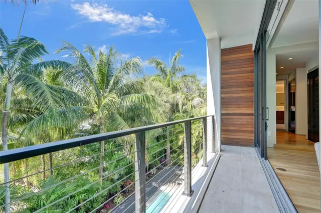 $10,490,000 | Golden Beach, Golden Beach, FL 33160