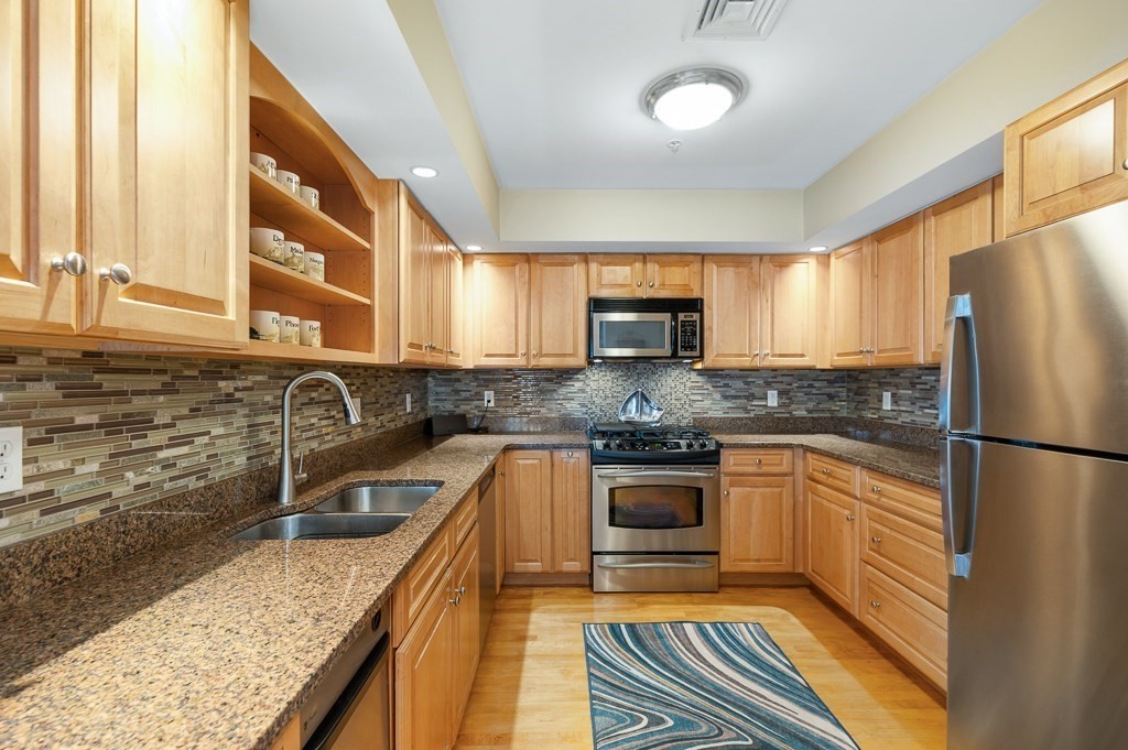 196 Main Street, Unit 2 Gloucester, MA 01930 - Photo 5 of 22