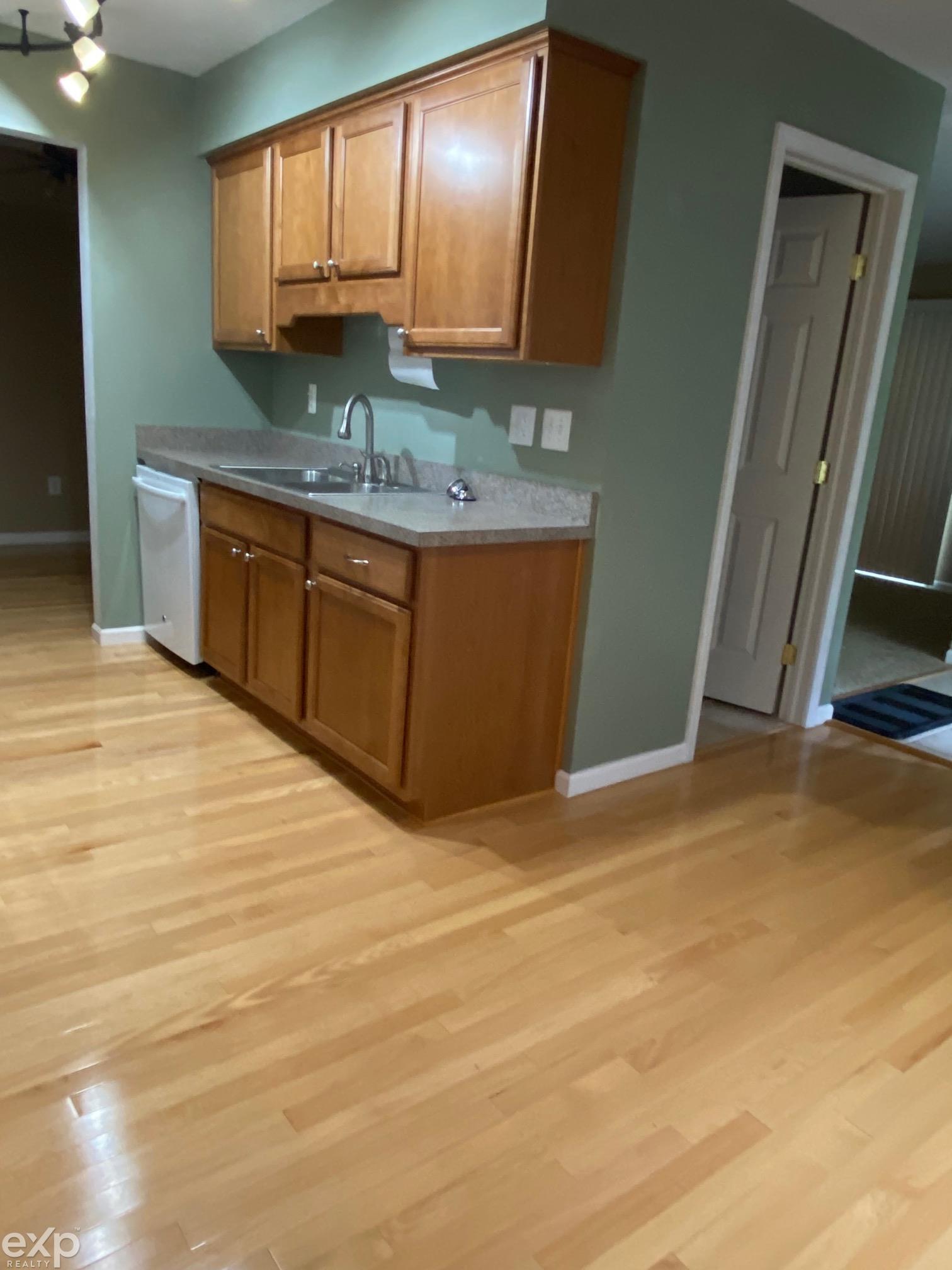 8715 Edgewater Lane Warren, MI 48093 - Photo 18 of 45 Gallery Image 18