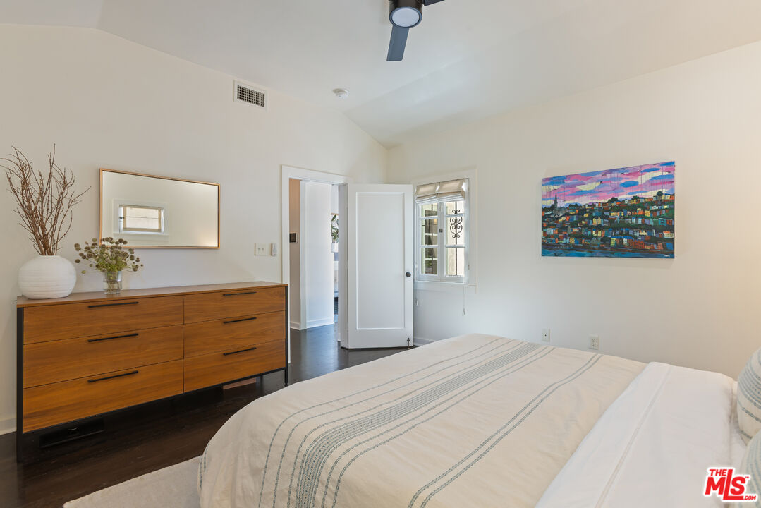 950 South Muirfield Road Los Angeles, CA 90019 - Photo 26 of 43