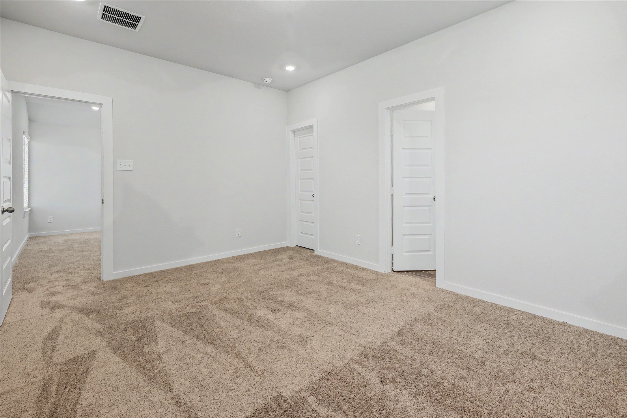 6423 Bolinas Court Rosharon, TX 77583 - Photo 31 of 39 an empty room with an entryway