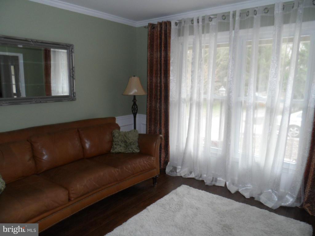 15016 Layhill Road Silver Spring, MD 20906 - Photo 3 of 30 Living Room