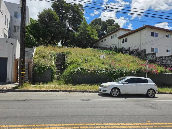 $375,000 | 2120 35th Avenue, Oakland, CA 94601