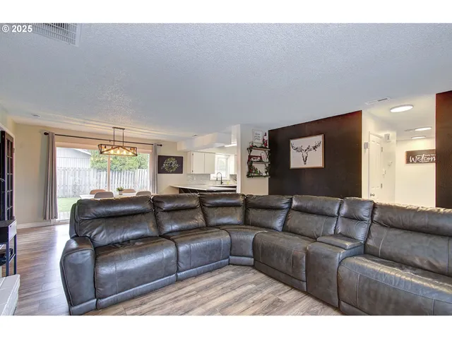 $449,500 | 7116 Northeast 107th Avenue, Vancouver, WA 98662