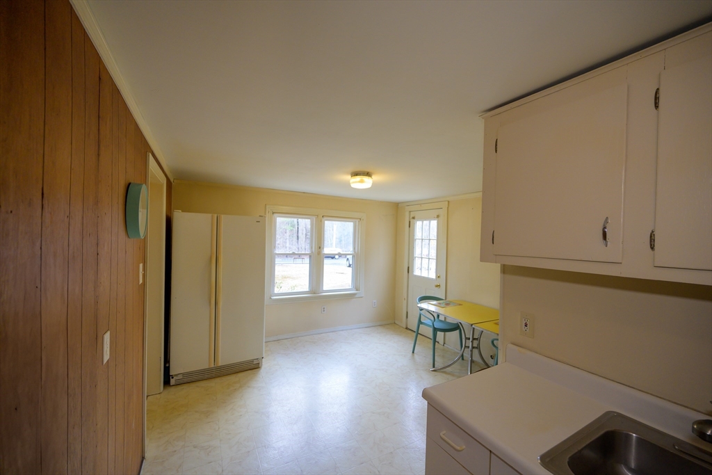 260 Amherst Road Belchertown, MA 01007 - Photo 9 of 19 Gallery Image 9