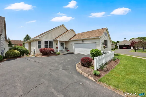$449,900 | 31 Ross Way, Unit 31, Windsor Locks, CT 06096