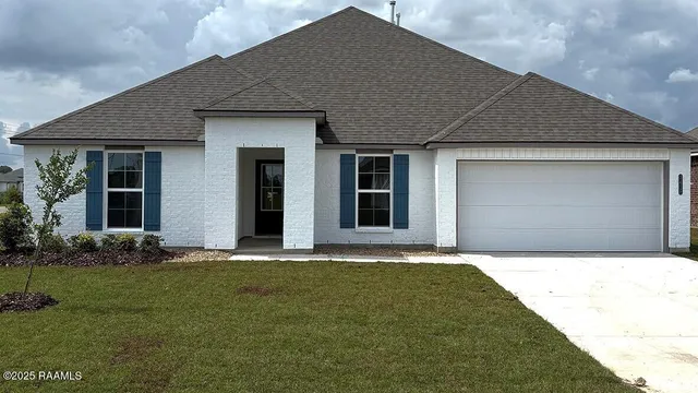 $332,000 | 3418 Magnolia Lks Boulevard, Maurice, LA 70555