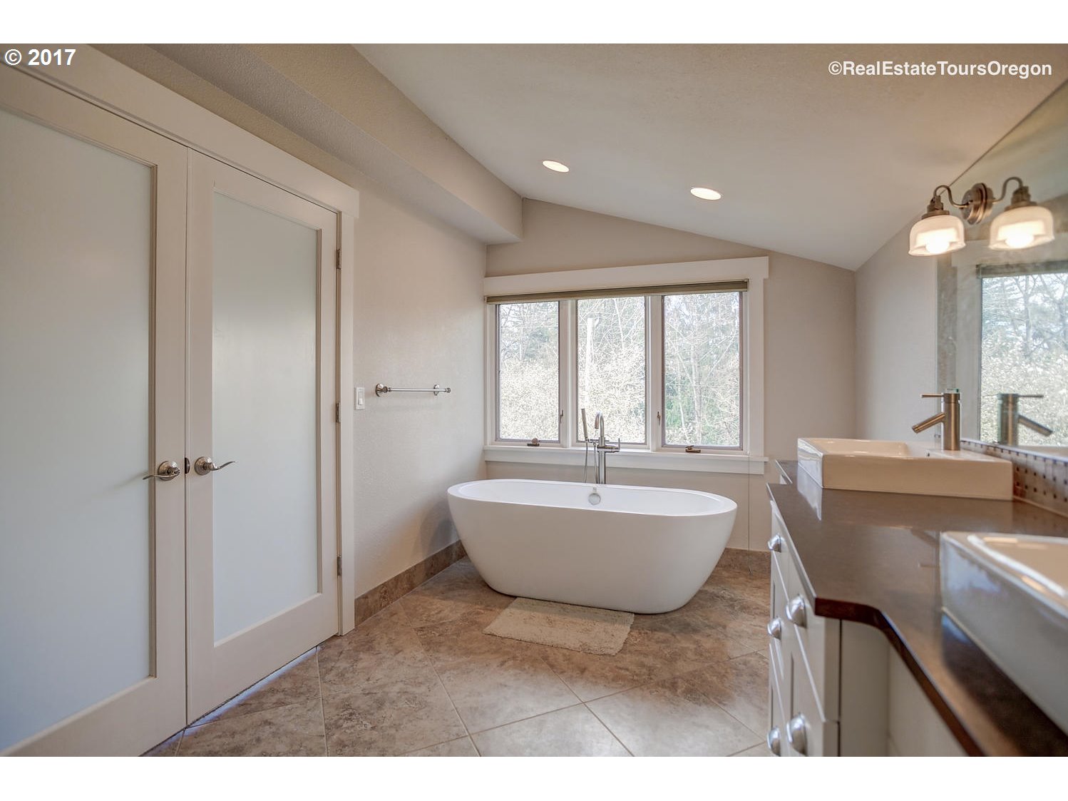 9955 Southwest Morrison Street Portland, OR 97225 - Photo 13 of 32 Gallery Image 13