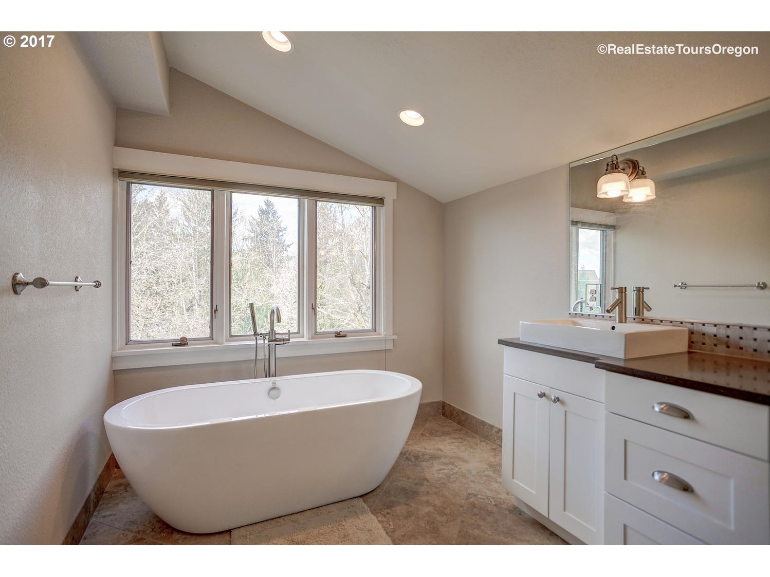 9955 Southwest Morrison Street Portland, OR 97225 - Photo 14 of 32 Gallery Image 14