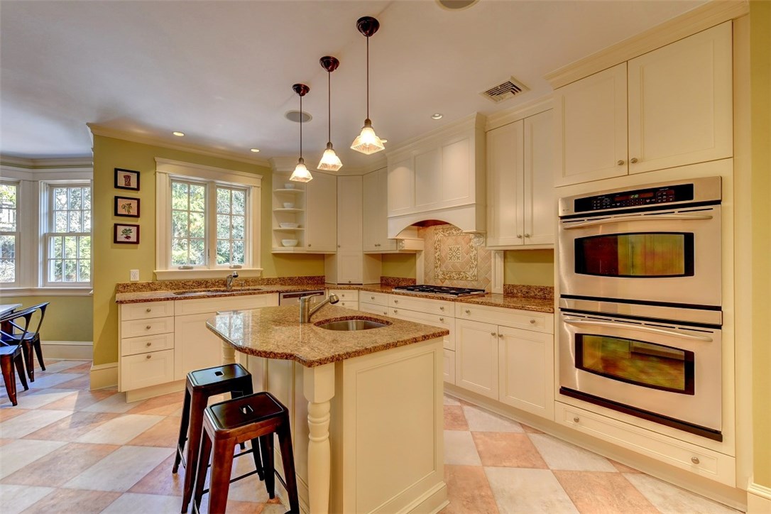 41 Intervale Road Providence, RI 02906 - Photo 17 of 40 Gallery Image 17