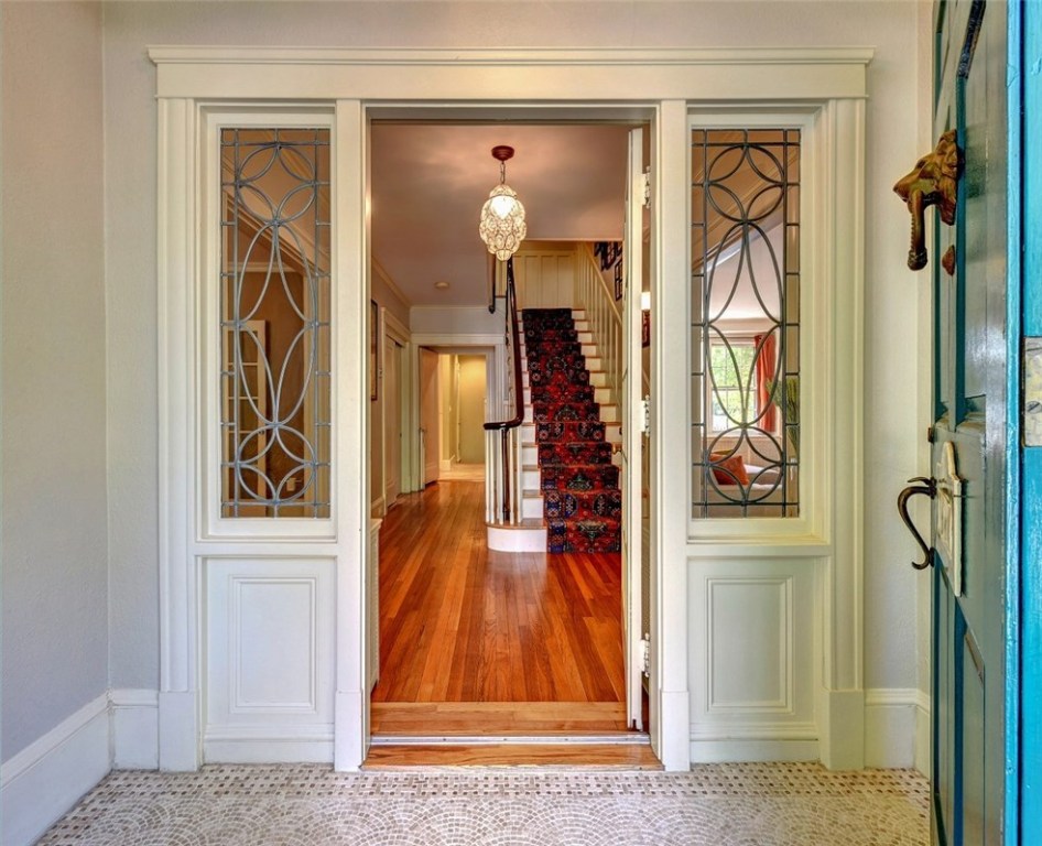 41 Intervale Road Providence, RI 02906 - Photo 3 of 40 Gallery Image 3