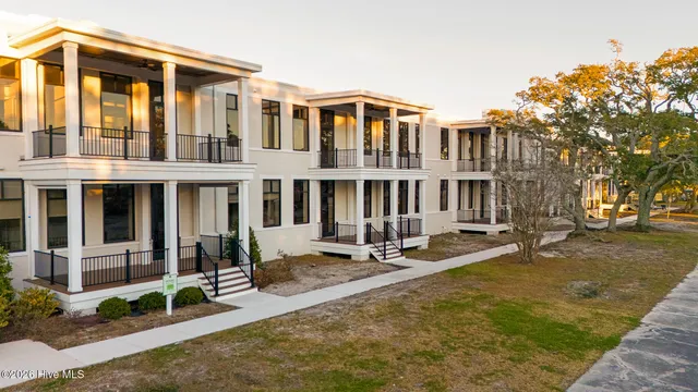 $419,000 | 805 Mulberry Street, Unit 201, Beaufort, NC 28516