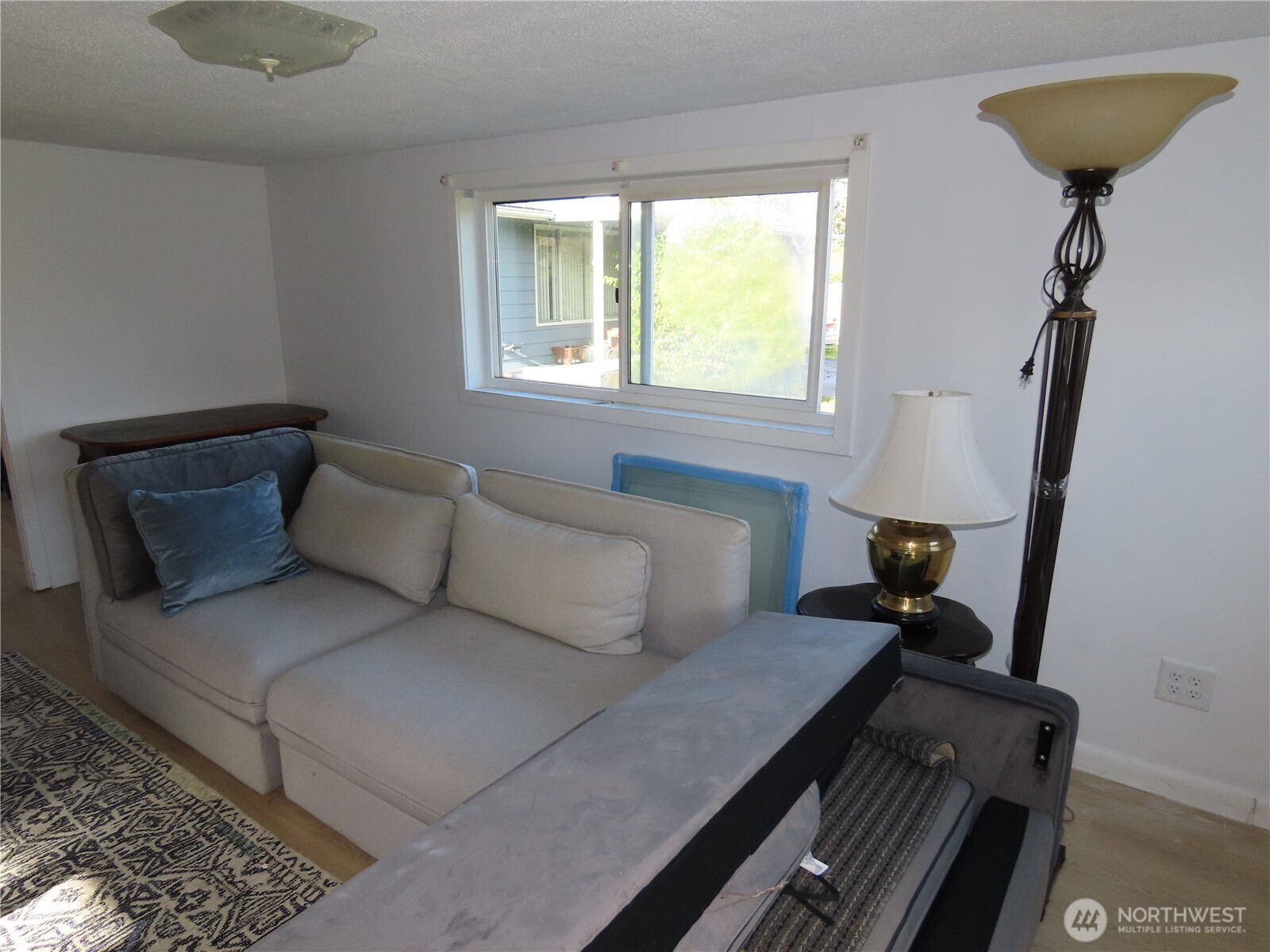 1021 South Forrest Street Westport, WA 98595 - Photo 19 of 29 a living room with a couch and a window