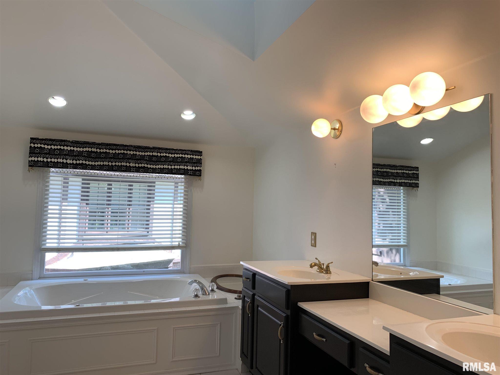 1881 East Richview Road Mount Vernon, IL 62864 - Photo 32 of 42 Gallery Image 32