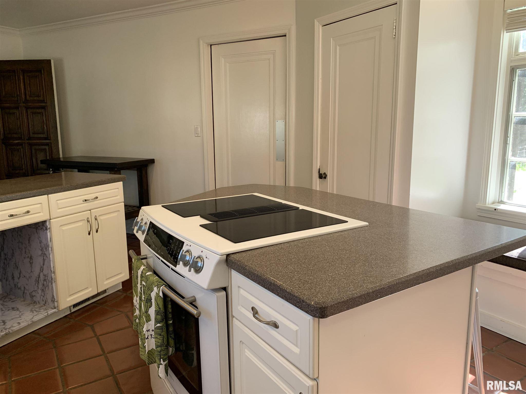 1881 East Richview Road Mount Vernon, IL 62864 - Photo 4 of 42 Gallery Image 4