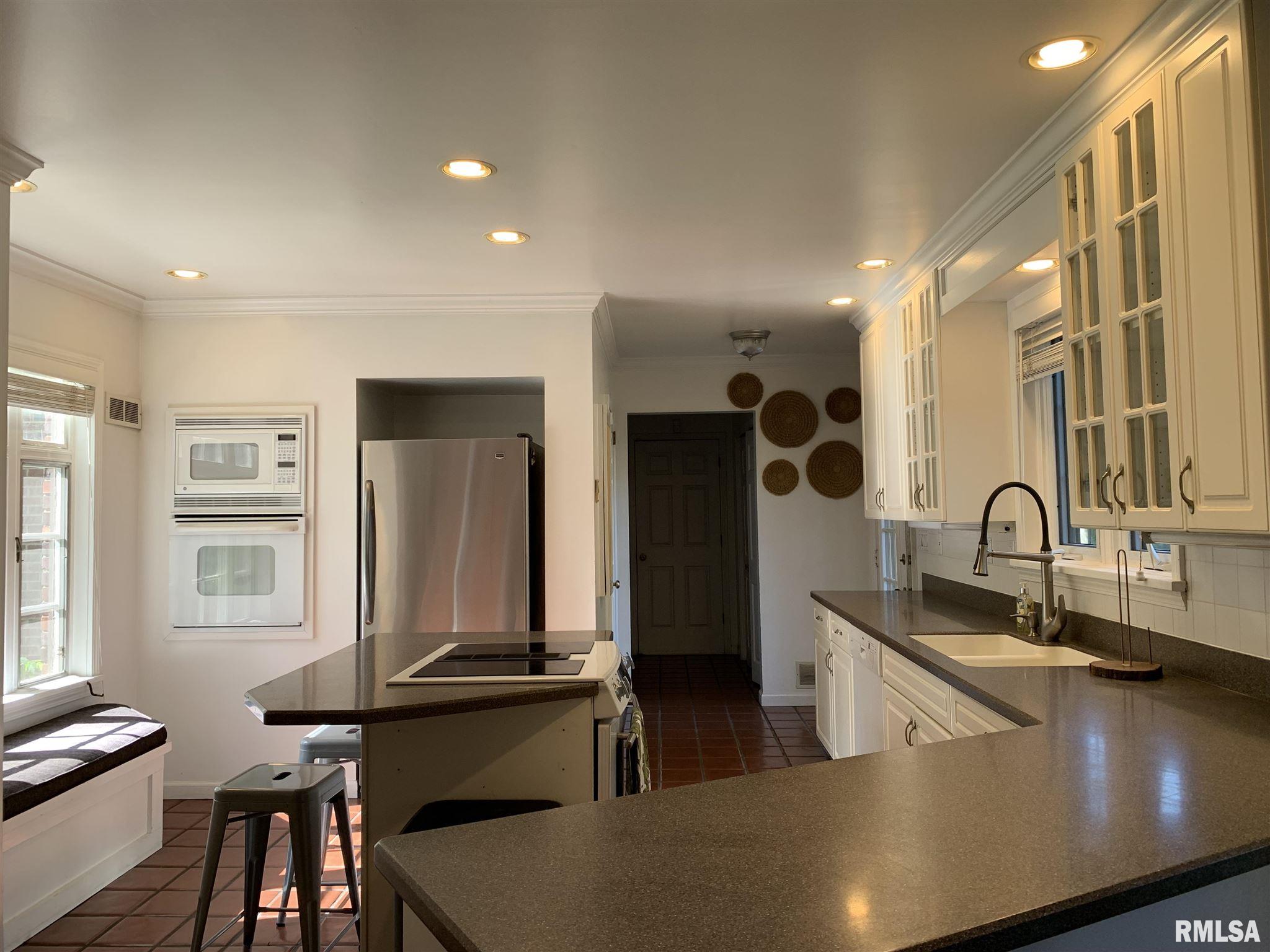 1881 East Richview Road Mount Vernon, IL 62864 - Photo 6 of 42 Gallery Image 6