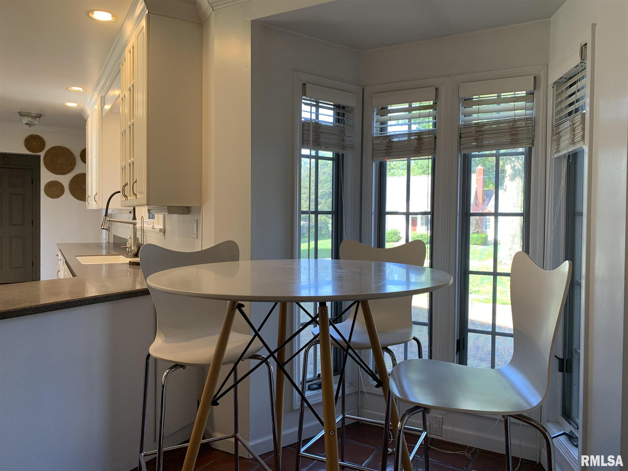 1881 East Richview Road Mount Vernon, IL 62864 - Photo 7 of 42 Gallery Image 7
