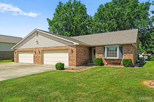 $399,000 | 29 Cedar Street, Millstadt, IL 62260