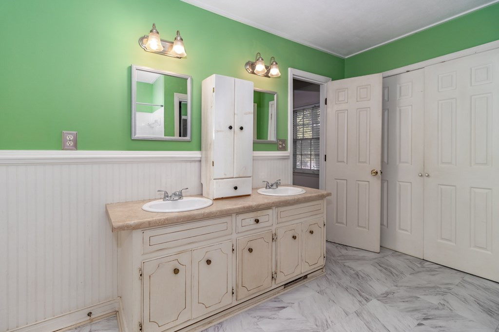 411 Bristol Road Martinez, GA 30907 - Photo 8 of 21 Master Bath