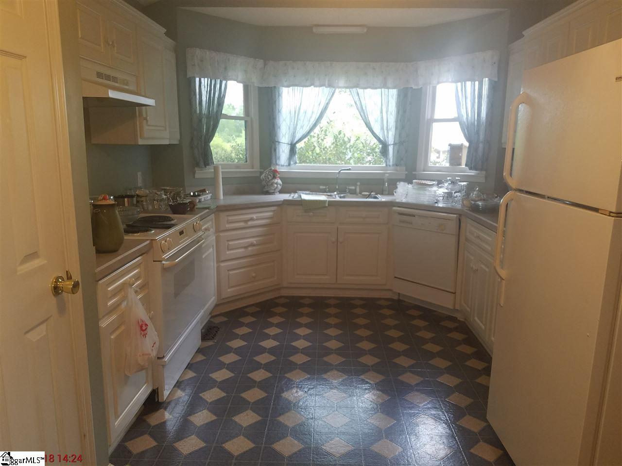 398 Sullivan Road Fountain Inn, SC 29644 - Photo 7 of 9
