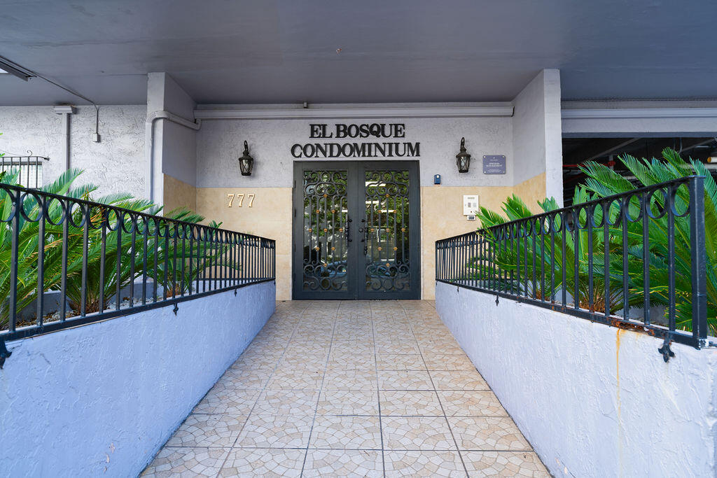 777 Southwest 9th Avenue, Unit 409 Miami, FL 33130 - Photo 30 of 32 a view of entryway with a flower garden
