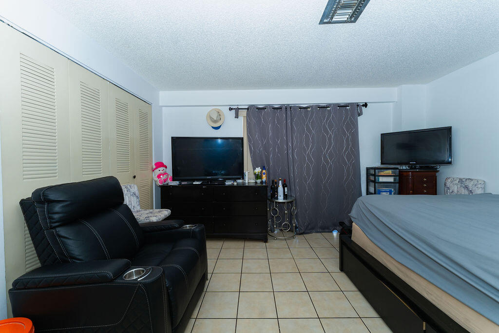 777 Southwest 9th Avenue, Unit 409 Miami, FL 33130 - Photo 10 of 32 a room with a bed and a television