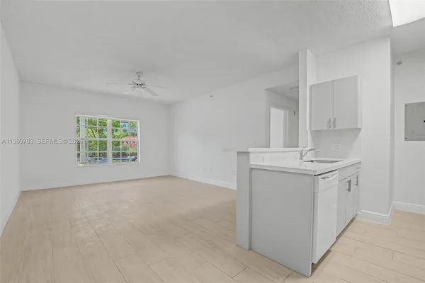 $1,875 | 7000 Southwest 80th Street, Unit 103, Miami, FL 33143
