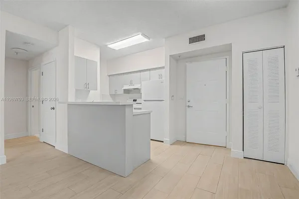 $1,875 | 7000 Southwest 80th Street, Unit 103, Miami, FL 33143