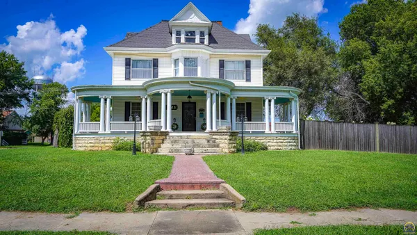 $325,000 | 200 East 14th Street, Horton, KS 66439