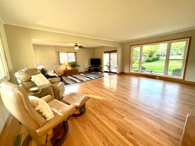 740 Summit Road Lake Zurich, IL 60047 - Photo 6 of 35 a living room with furniture and a large window