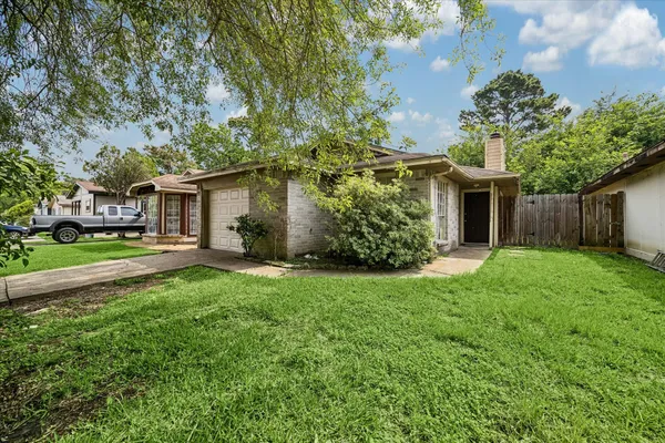 $1,195 | 11906 Kingslake Forest Drive, Houston, TX 77044