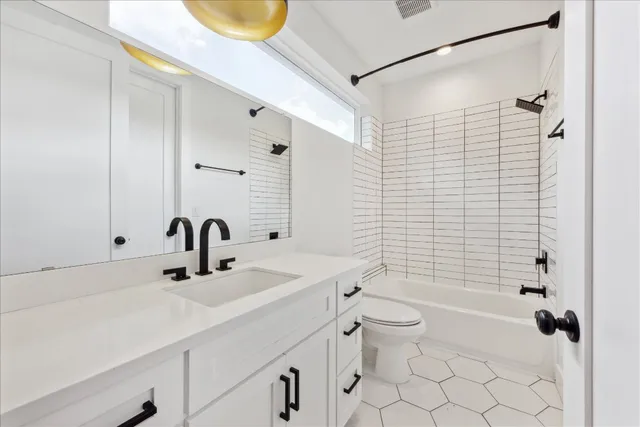 $3,200 | 5413 Blue Bird Lane, Unit 1, Austin, TX 78745