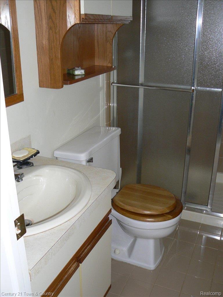 2380 Lassiter Drive Rochester, MI 48309 - Photo 15 of 25 How many do you need!