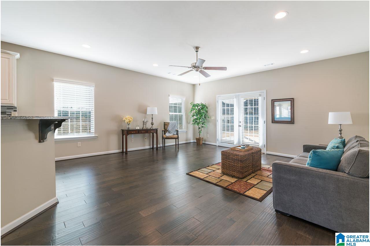 827 Michelle Manor Calera, AL 35040 - Photo 3 of 16
