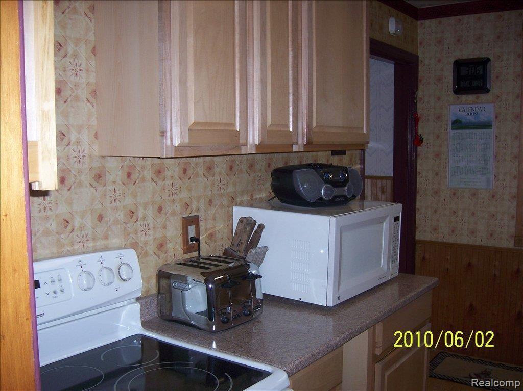 78 Chestnut Street River Rouge, MI 48218 - Photo 6 of 15 OTHER SIDE OF KITCHEN