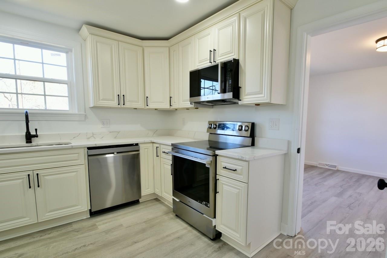 2903 Forbes Road Gastonia, NC 28056 - Photo 4 of 36