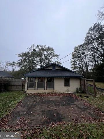 a view of a chairs and table in a backyard