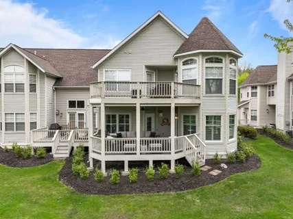 $995,000 | 401 Abbey Ridge Court, Fontana, WI 53125