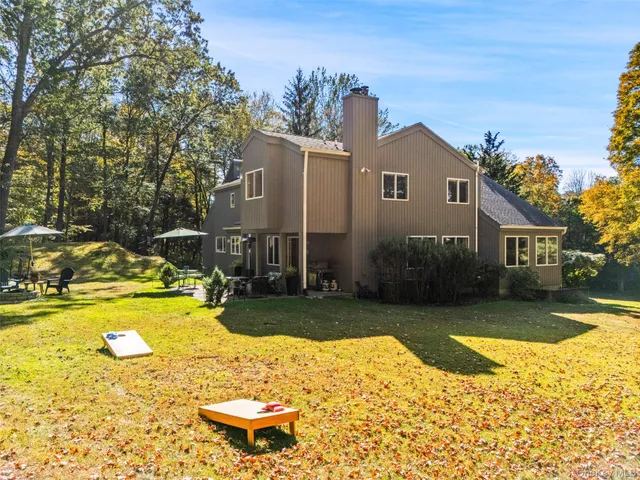 a view of a house with swimming pool and yard
