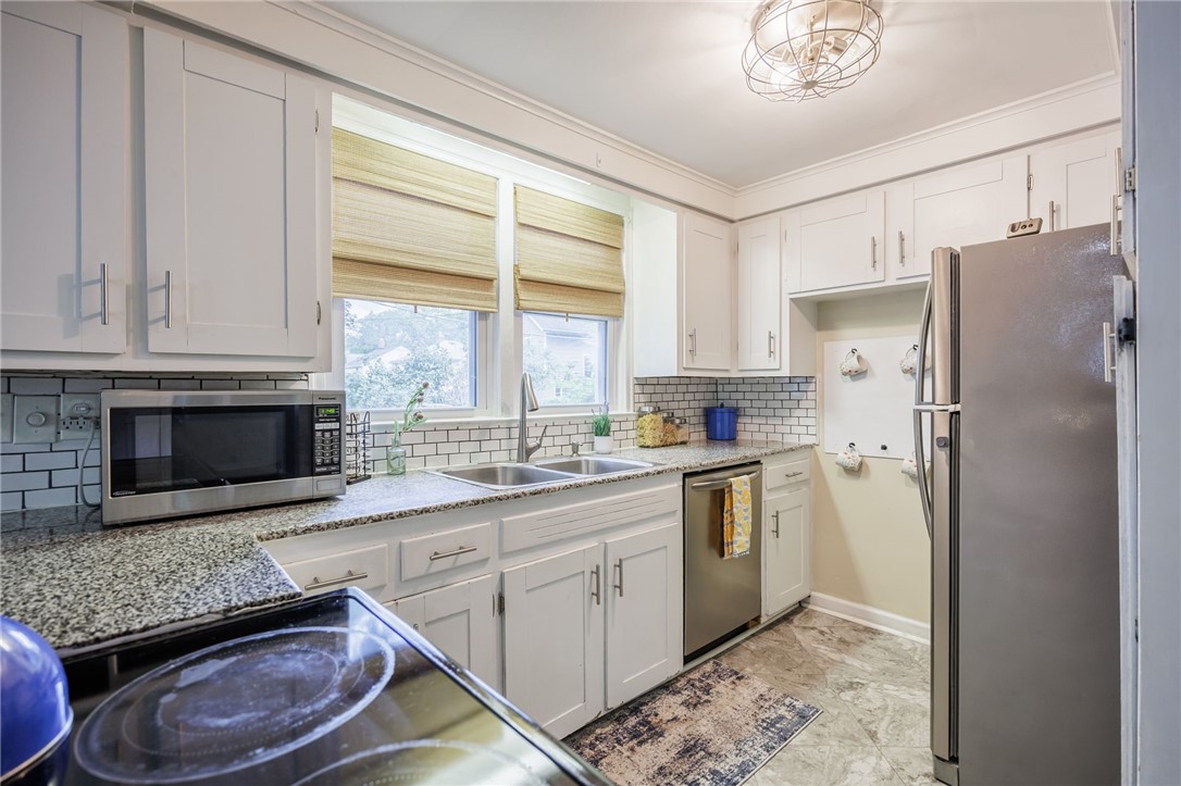 204 Fairfax Road Rochester, NY 14609 - Photo 4 of 35