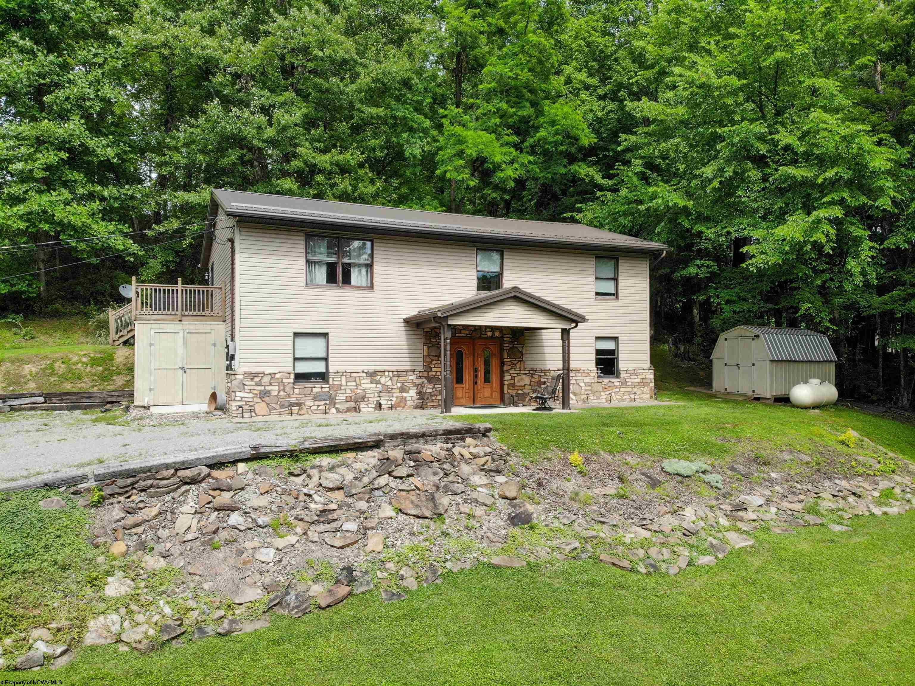 1344 Goose Run Road Fairmont, WV 26554 - Photo 4 of 40 Gallery Image 4