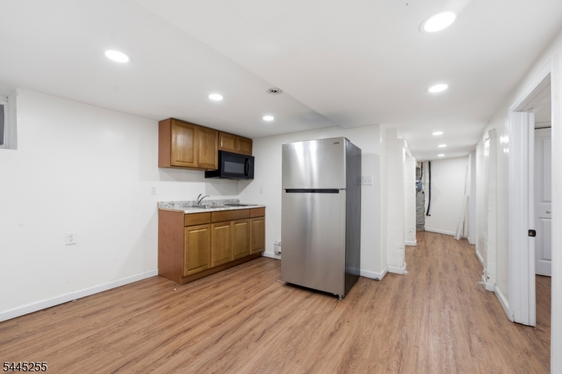 183 Graham Avenue Paterson, NJ 07501 - Photo 22 of 32