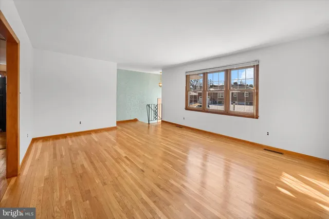 $395,000 | 2423 Parris Drive West, Wilmington, DE 19808