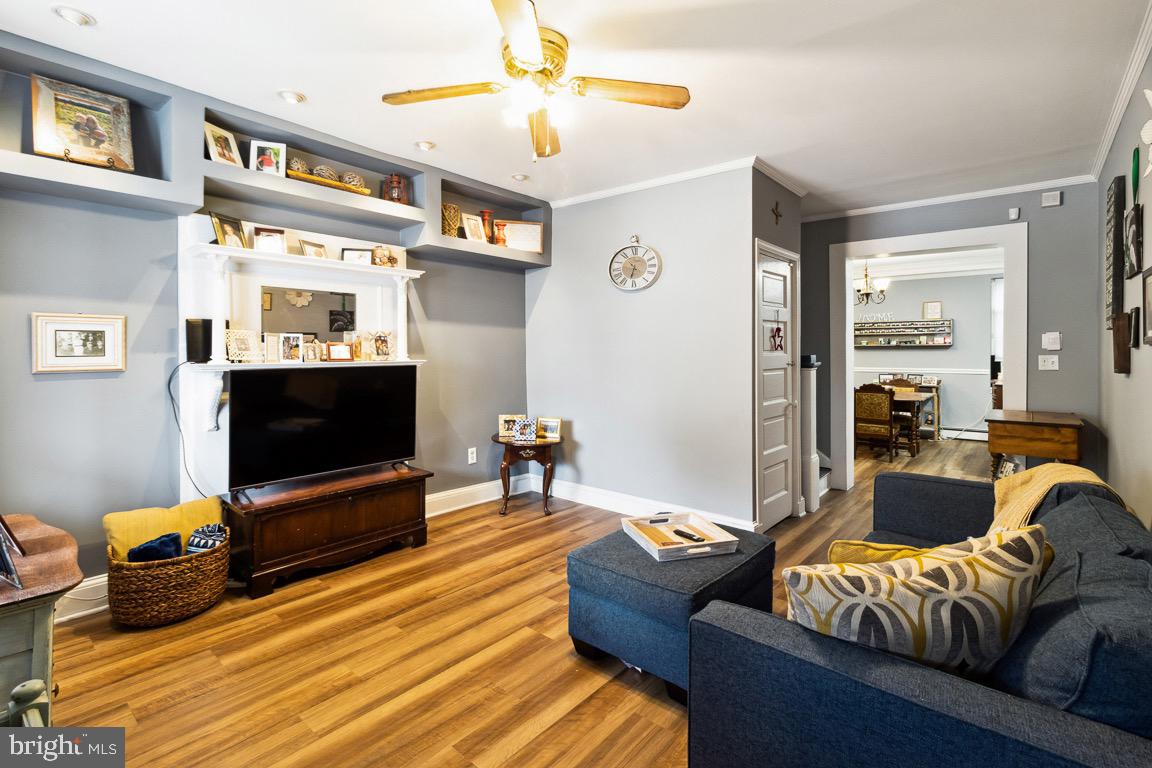 3900 Falls Road Baltimore, MD 21211 - Photo 4 of 27 Living Room