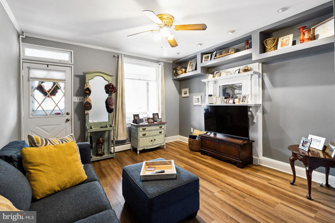 3900 Falls Road Baltimore, MD 21211 - Photo 5 of 27 Living Room