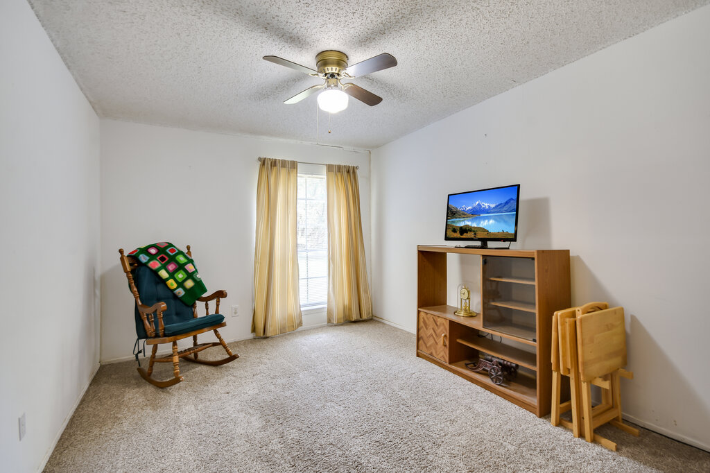 301 Navajo Trail Georgetown, TX 78633 - Photo 32 of 35 Secondary bedroom, ceiling fan, and carpet floors