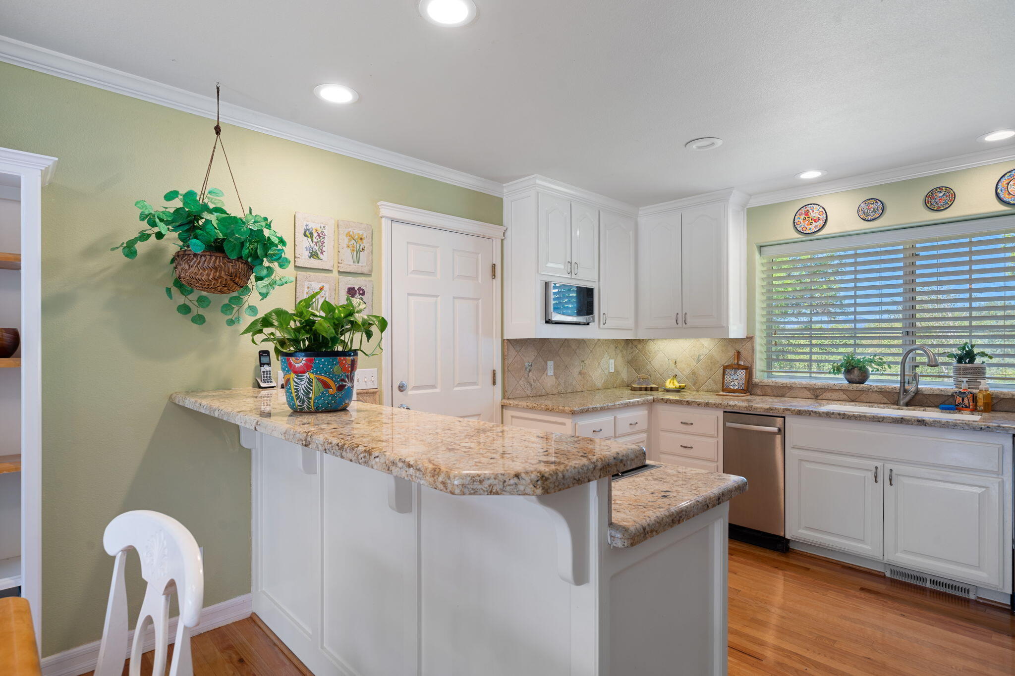 13087 Spring Lake Street Redding, CA 96003 - Photo 16 of 80 16-web-or-mls-BiggerFlow Real Estate Med