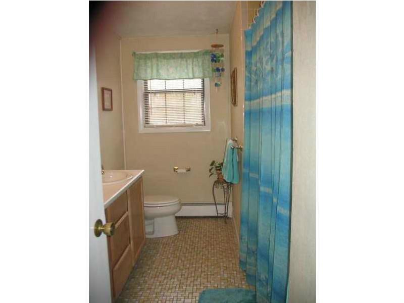 96 Mann School Road Smithfield, RI 02917 - Photo 15 of 23 Bathroom.
